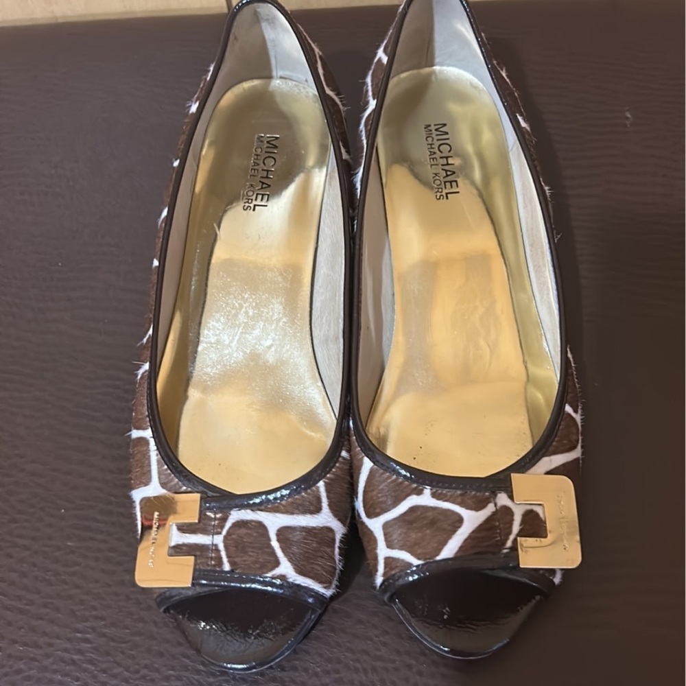 Michael Kors Giraffe Print Peep-Toe